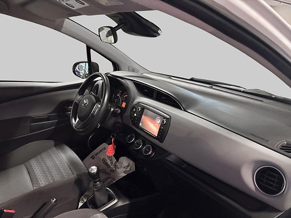 Toyota Yaris 10 of 19