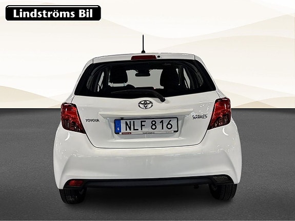 Toyota Yaris 8 of 19