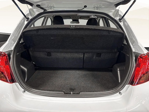 Toyota Yaris 13 of 19
