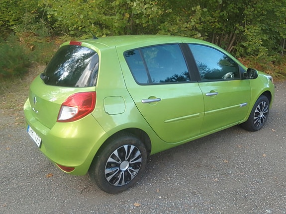 Renault Clio 2 of 6