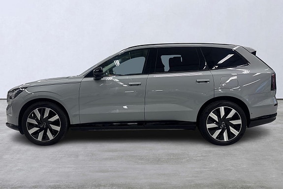 Volvo EX90 2 of 24