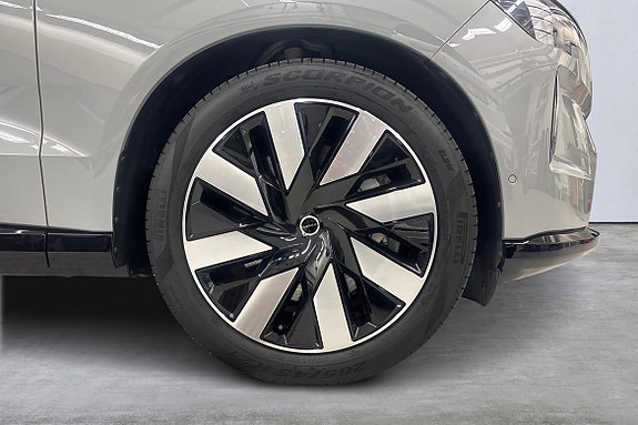 Volvo EX90 14 of 24