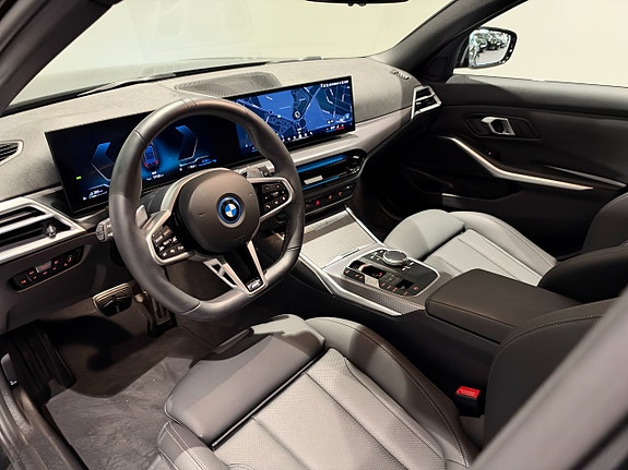 BMW 330e 11 of 18