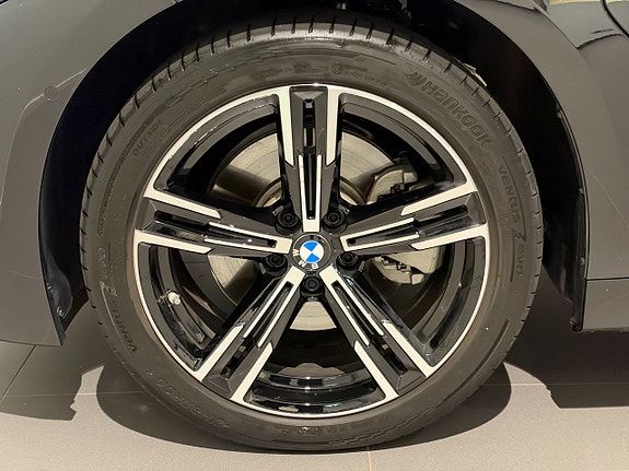 BMW 330e 5 of 18