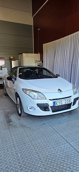 Renault Megane 2 of 9