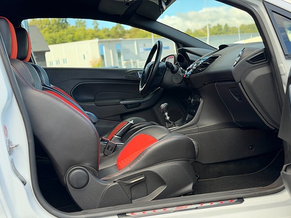 Ford Fiesta 15 of 25