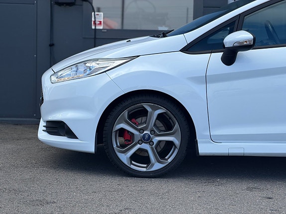 Ford Fiesta 4 of 25