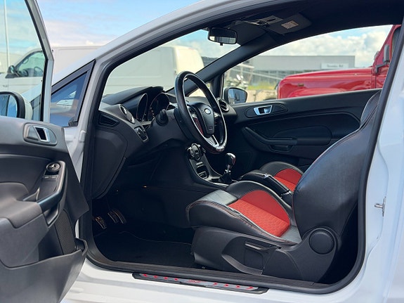Ford Fiesta 11 of 25