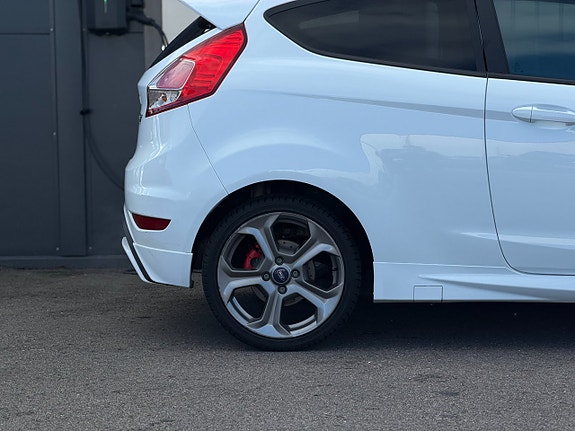 Ford Fiesta 6 of 25