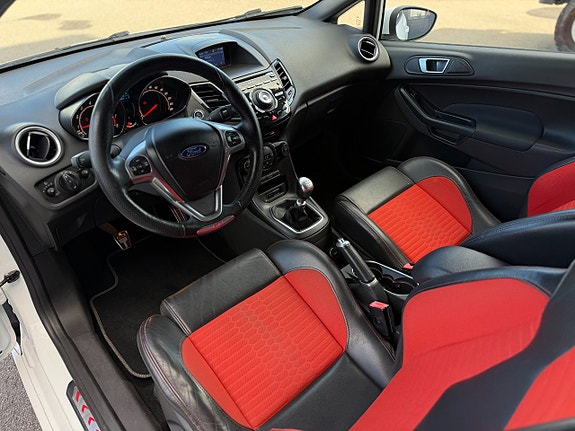 Ford Fiesta 13 of 25