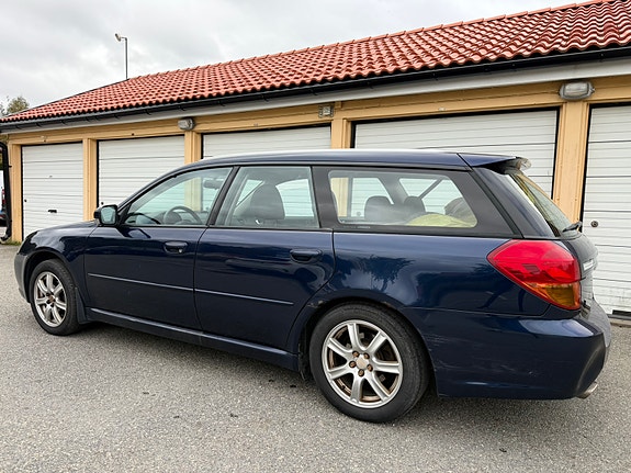 Subaru Legacy 2 of 5