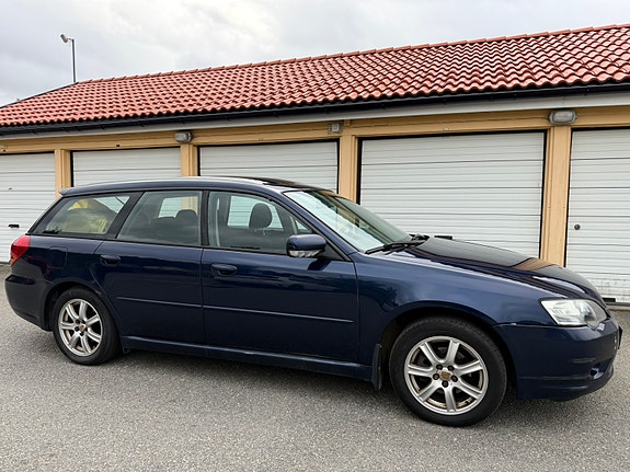 Subaru Legacy 3 of 5