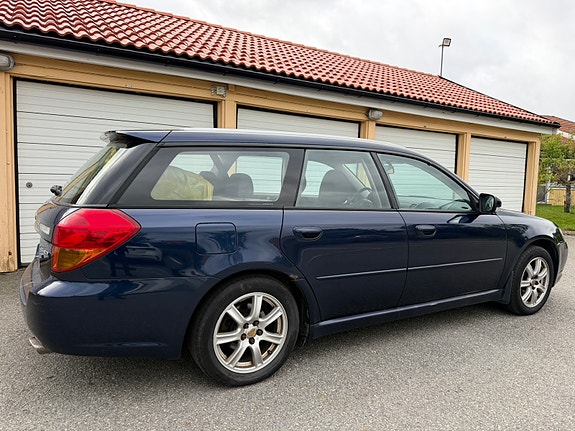 Subaru Legacy 4 of 5
