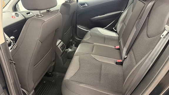 Peugeot 308 10 of 12