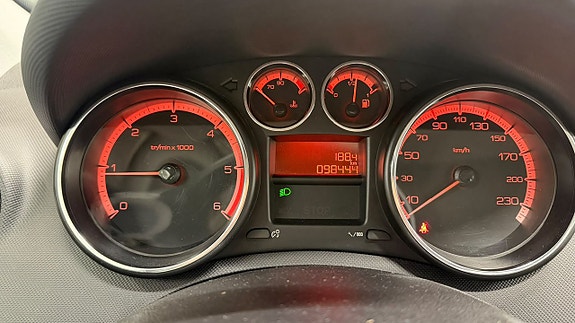 Peugeot 308 8 of 12