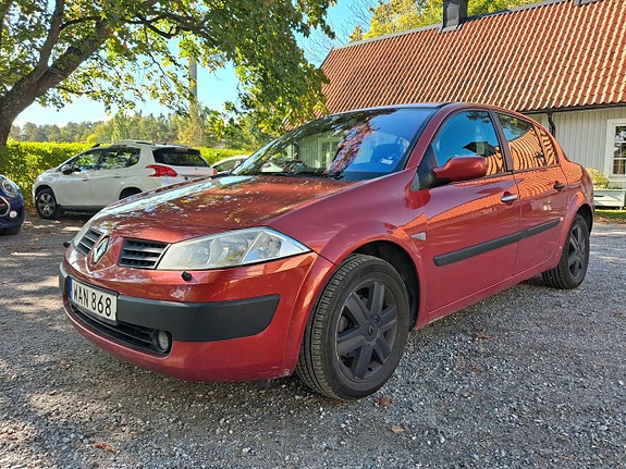 Renault Megane 2 of 8