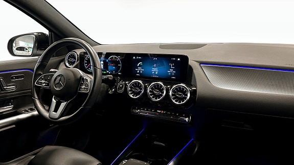 Mercedes-Benz EQA250 3 of 18