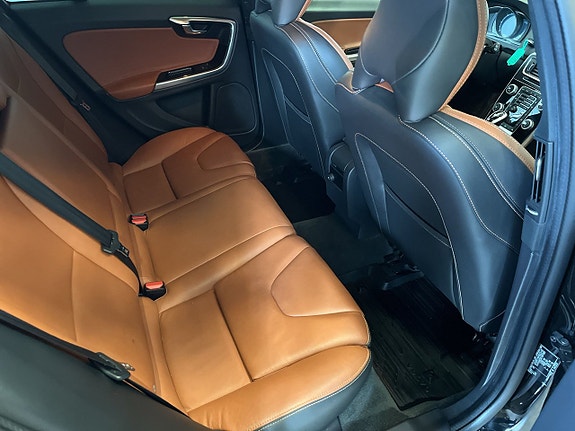 Volvo V60 14 of 26
