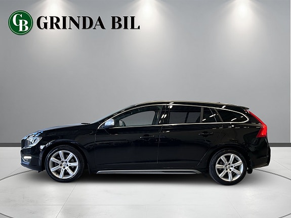 Volvo V60 2 of 26