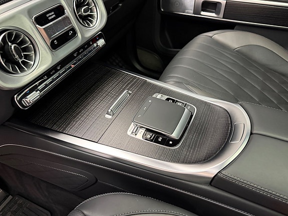 Mercedes-Benz G580 9 of 13
