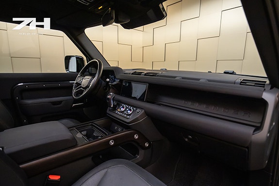 Land Rover Defender 90 14 of 23