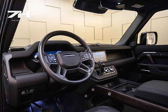 Land Rover Defender 90 10 of 23