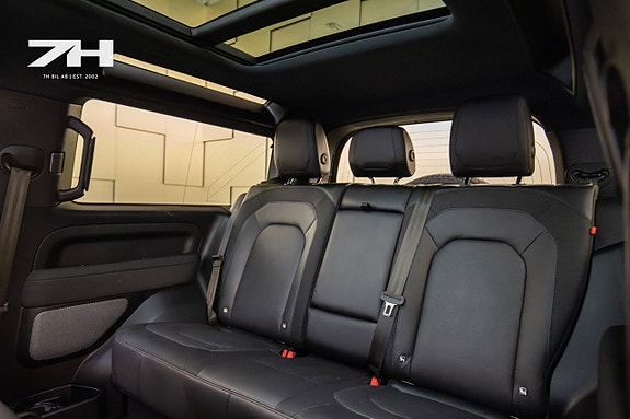 Land Rover Defender 90 18 of 23