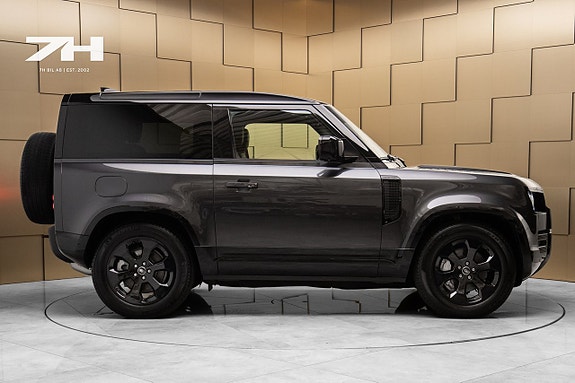 Land Rover Defender 90 6 of 23