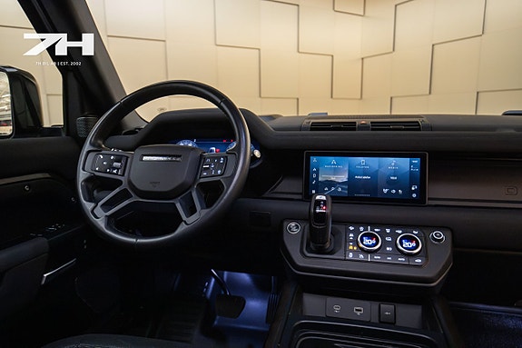 Land Rover Defender 90 12 of 23