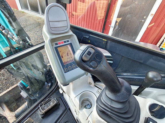 Airman AX33U-6A – 2014 – Engcon - 3 skopor - 295.000kr 5 of 10