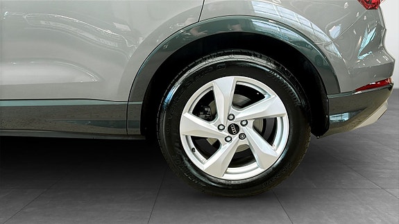 Audi Q3 6 of 12