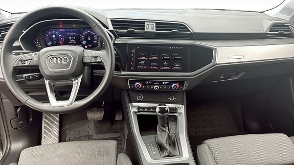 Audi Q3 10 of 12