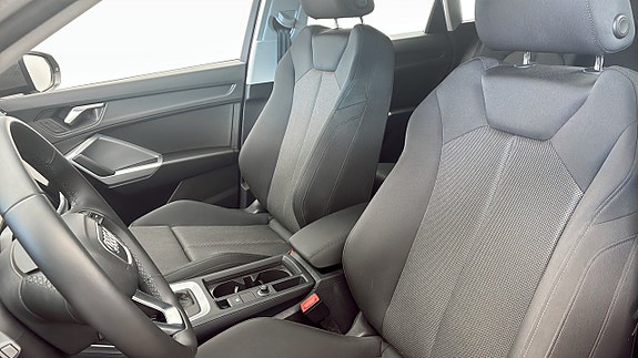 Audi Q3 8 of 12