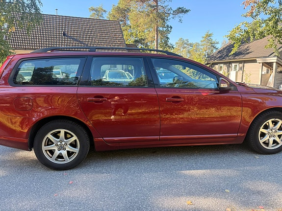 Volvo V70 12 of 25