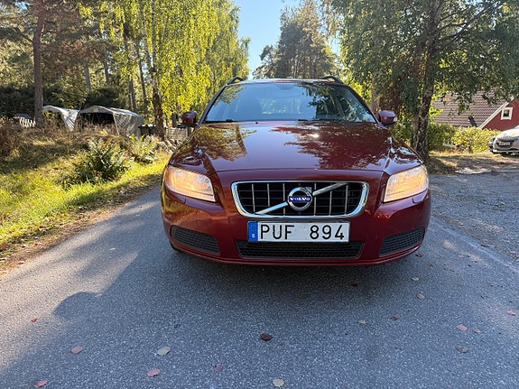 Volvo V70 2 of 25