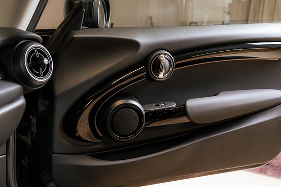 MINI Cooper S 19 of 21