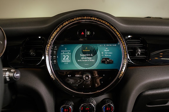 MINI Cooper S 17 of 21