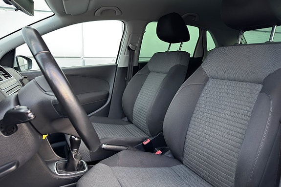 Volkswagen Polo 13 of 30