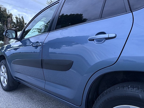 Toyota RAV4 23 of 30