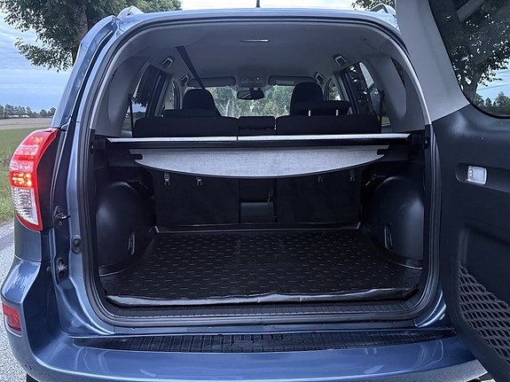 Toyota RAV4 9 of 30