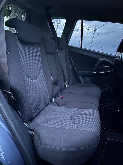 Toyota RAV4 11 of 30