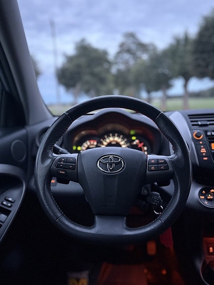Toyota RAV4 13 of 30