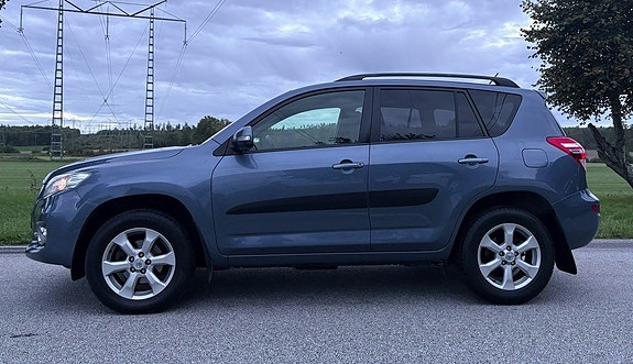 Toyota RAV4 3 of 30