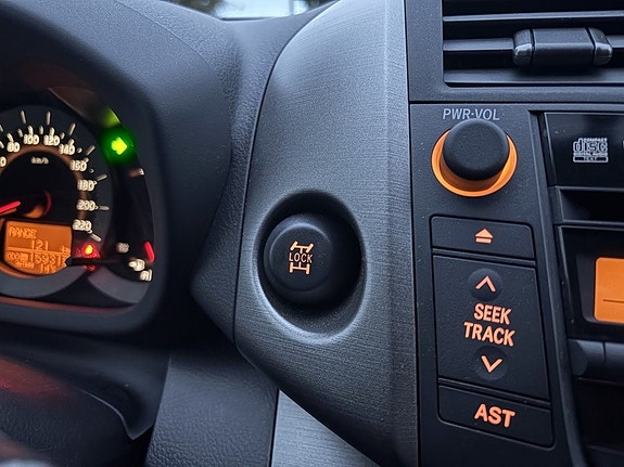 Toyota RAV4 16 of 30