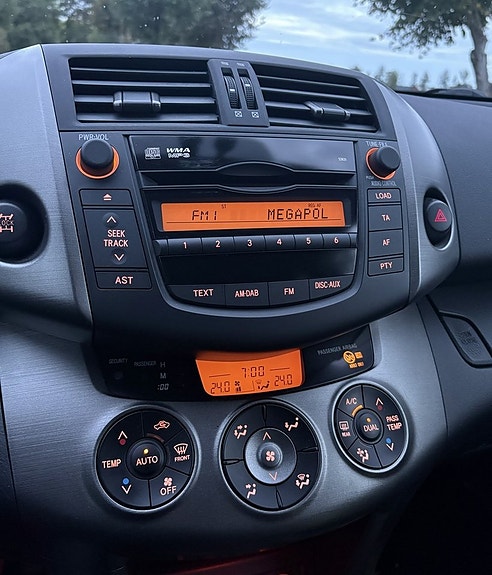 Toyota RAV4 17 of 30