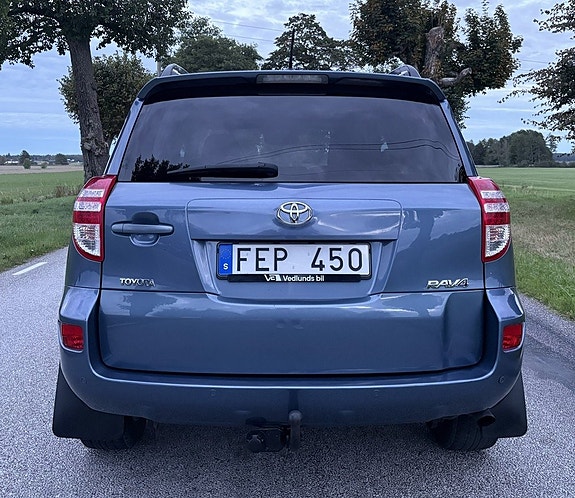 Toyota RAV4 8 of 30