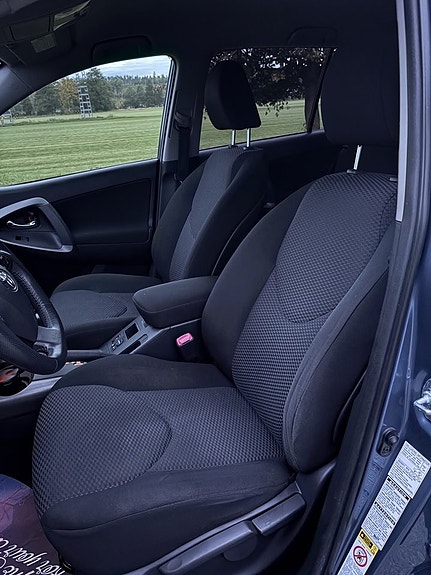 Toyota RAV4 10 of 30