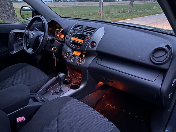 Toyota RAV4 21 of 30