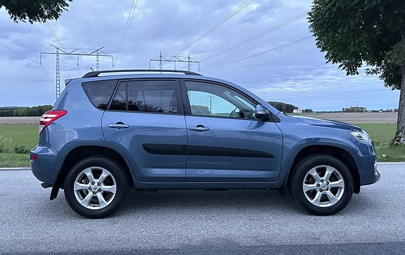 Toyota RAV4 5 of 30