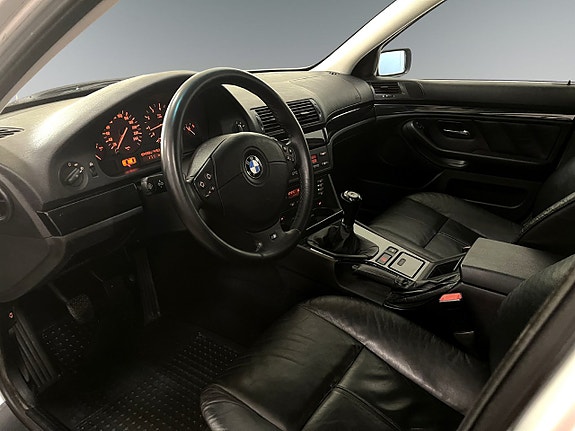 BMW 523i 7 of 18